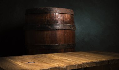 fıçının arka planı ve aşınmış eski ahşap masa