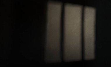 beyaz duvar üzerinde ışık ve gölge bokeh.