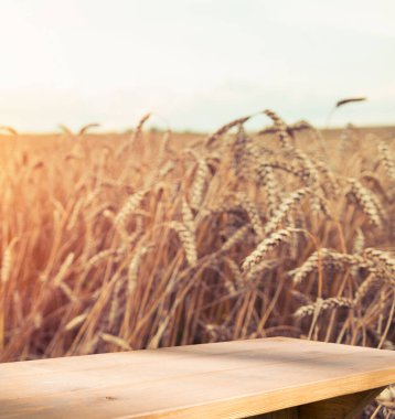 Ürün görüntüleme montajları için boş fıçı.