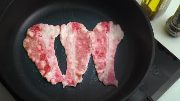Beef bacon frying in a pan marbled thin beef — 图库视频影像