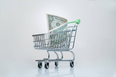 Para bir dolar süpermarket tramvay ödeme konsepti