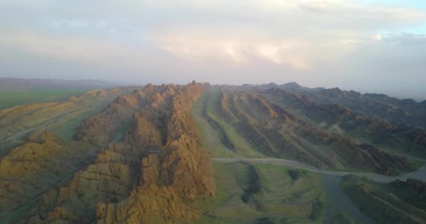 Vista montanha no deserto da Mongólia — Vídeo de Stock