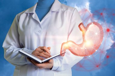 Doktor insan mide araştırıyor.