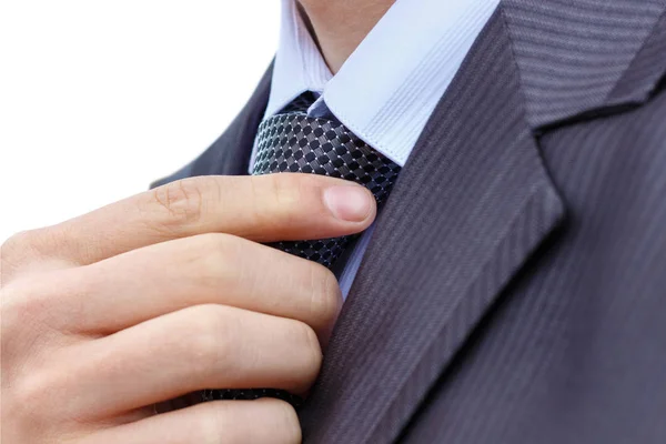 İş adamı kravatını tamir takım elbiseli. — Stok fotoğraf