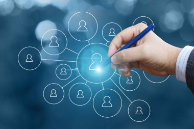 İşadamı bir ağ istemcileri çizer.