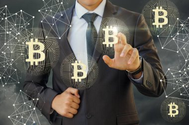 İşadamı bitcoin üzerinde tıklama .