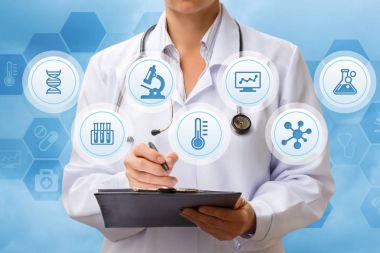 Doktor test sonuçları kaydeder.