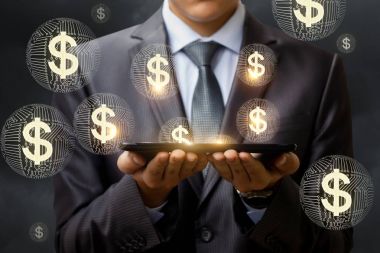 Dolar erkek tablet dışında uçar .