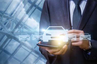 Bir araba bir adam seçer.