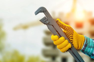 El ile İngiliz anahtarı .