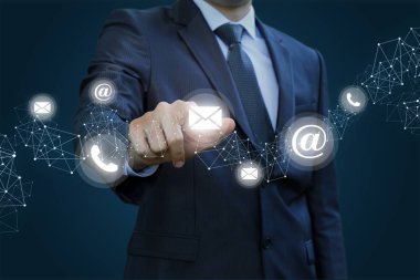 İşadamı tıklama mektup.