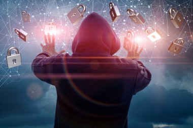 Bir hacker karşı savunma sistemini korur.