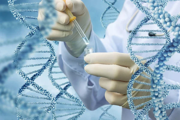 Técnico de laboratório realiza um teste de DNA  . — Fotografia de Stock