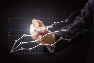 İşadamı Finans istatistiklerinin grafik çizer.