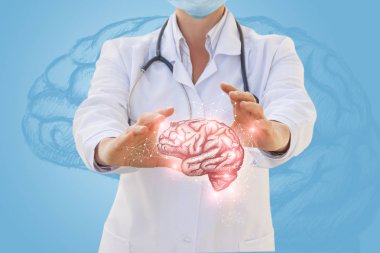 Doktor bir insan beyni inceliyor .