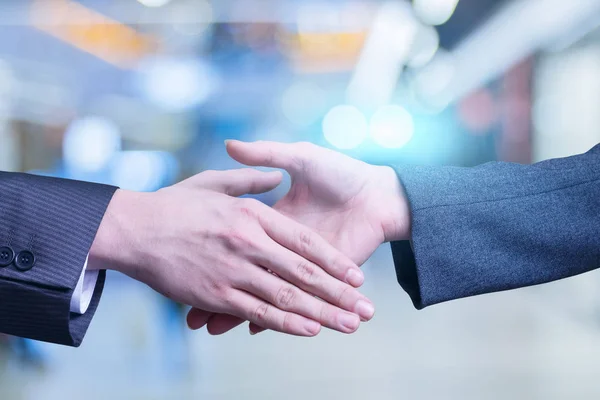 Uomini d'affari mani prima di stringere la mano . — Foto Stock