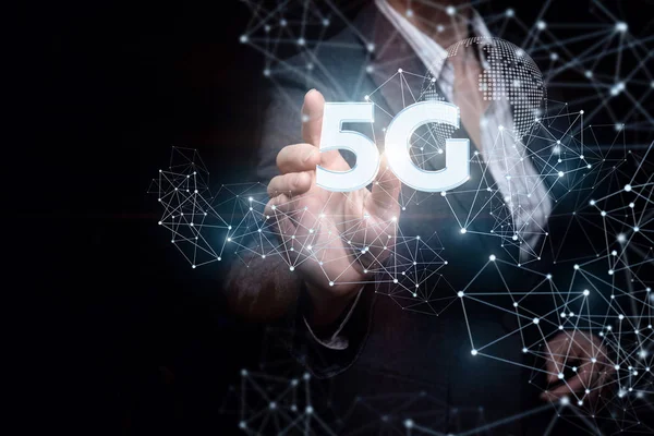 İşkadını tıklama 5g sembolü .