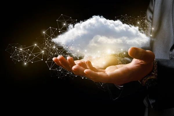 Businessman supporta le mani cloud di dati  . — Foto Stock