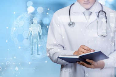 Doktor hastanın teşhisini yazar. .