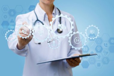 Doktor, sağlık hizmetlerinin mekanizmasıyla çalışır. .