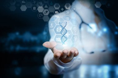 Doktor bir Dna molekülü gösterir .