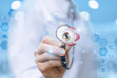 Hasta gözünün teşhis ve tedavi konsepti.