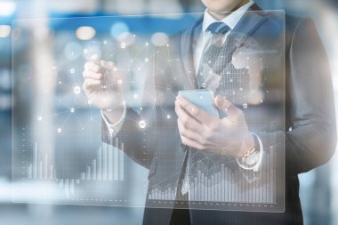 Arayüzde çalışan iş adamı .