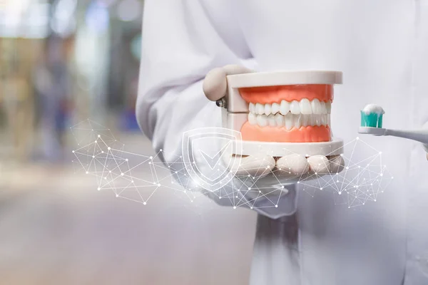Het concept van bescherming en hygiëne van de tanden. — Stockfoto