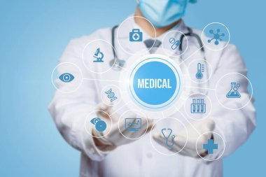 Doktor tıbbi simgelerin yapısını gösterir .