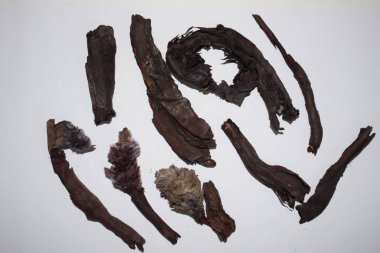 Hint bitkisel kökü Dyer 'in Alkaneti de Ayurveda' da birçok hastalık için kullanılır. Ayurvedic tıbbi özellikler hastalıkları iyileştirmek ve tedavi etmek için. Ayrıca Hindistan mutfağında da gıda renklendirmek için kullanılır..