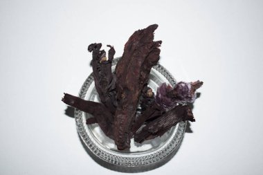 Ratan jot, dyers alkanet, dyers bugloss, Orachanet, Spanish bugloss, Languedoc, Akdeniz 'e özgü popüler Hindistan ayurvedic bitkisel ilacıdır. Hint ve Pakistan köri rengine besin kırmızı boyası