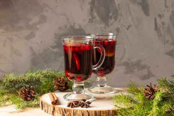 Dois copos com vinho caseiro mulled — Fotografia de Stock