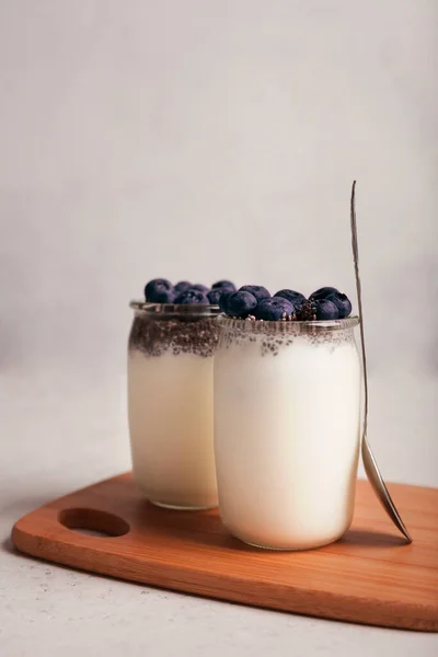 Jogurt Borůvkami Chia Čerstvé Zdravé Snídaně Světlé Pozadí Bílý Řecký Stock Snímky