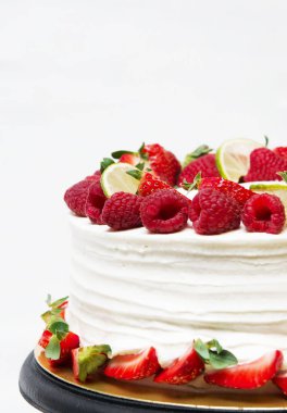 çilek ile sünger kek 