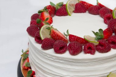 çilek ile sünger kek 