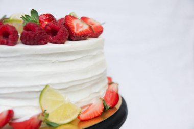 çilek ile sünger kek 