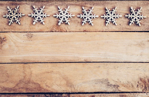 Decoração de Natal com floco de neve de madeira na mesa com cópia spac — Fotografia de Stock