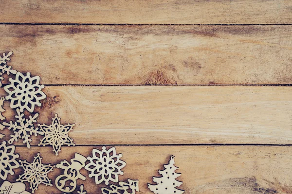 Χριστουγεννιάτικη διακόσμηση με ξύλο νιφάδα χιονιού σε τραπέζι με αντίγραφο spac — Φωτογραφία Αρχείου