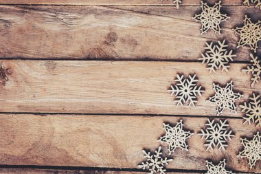 Kar taneleri üzerinde ahşap arka plan, Noel kar ince tabakalar, kış Aralık