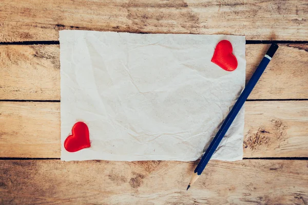 Old paper and red heart with pencil on wood background for valen — Stock Photo, Image