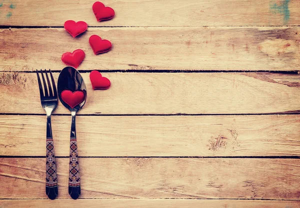 Table setting cutlery and red heart for dinner Valentine Day. — Stock Photo, Image