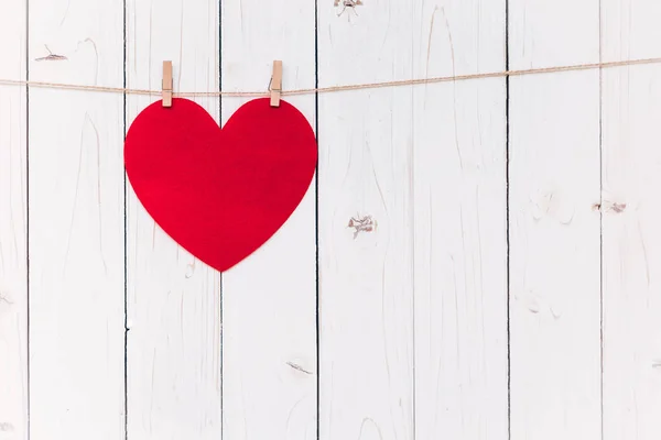 Blank red heart hanging on white wood with space for Valentine a — Stock Photo, Image