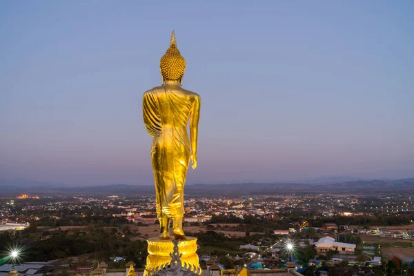 Achter Boeddhabeeld vóór zonsondergang tijdstip Wat Phra dat Kao Noi — Stockfoto