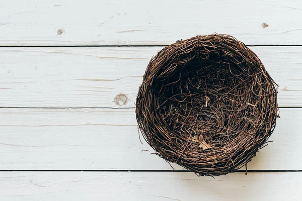 Blank nest on wood background with space — Stock Photo, Image