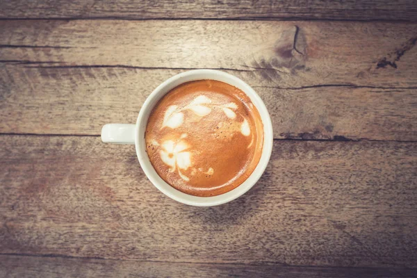 Kaffee auf Holz Tischhintergrund mit Platz. — Stockfoto