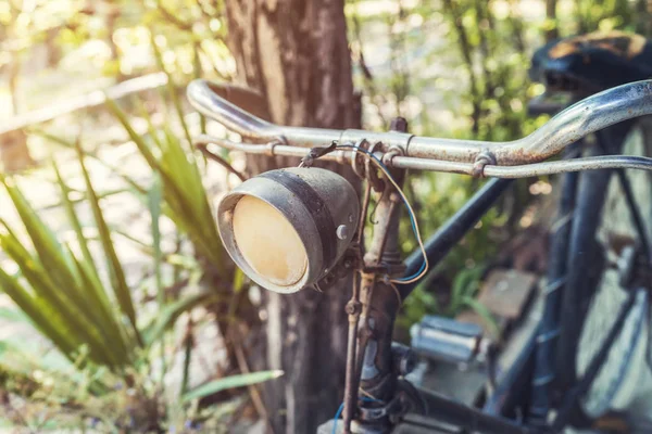 Old vintage bicycle and light in garden — Stock Photo, Image