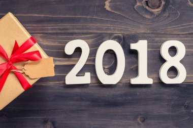 Ahşap rustik ahşap backgrou üzerinde yeni yıl 2018 numaralarındaki 2018,