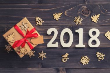 Ahşap rustik ahşap backgrou üzerinde yeni yıl 2018 numaralarındaki 2018,