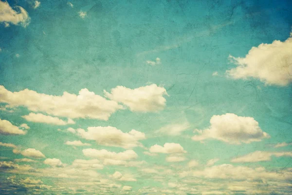 Grunge blauwe hemel en witte wolken met vintage effect. — Stockfoto