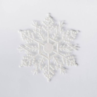 Beyaz arka plan üzerinde kar tanesi kadar kapatın.